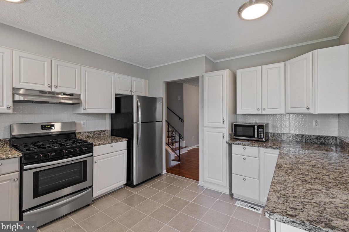 507 Alder Ave, Dulles VA  20164-3914 exterior