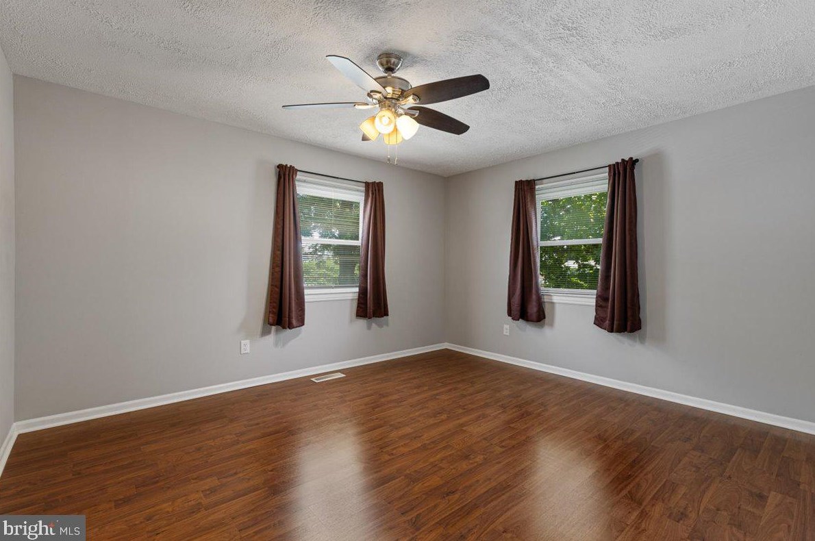 507 Alder Ave, Dulles VA  20164-3914 exterior