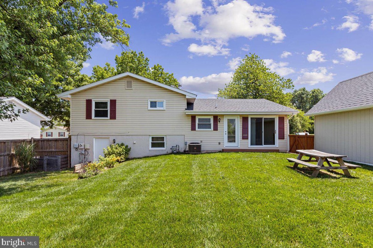507 Alder Ave, Dulles VA  20164-3914 exterior