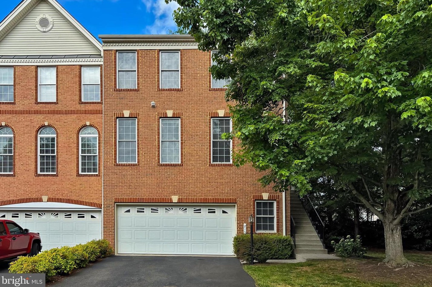 215 Elder Terrace, Purcellville, VA 20132