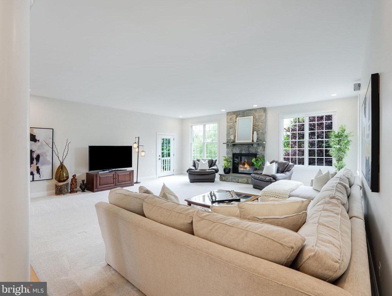 17839 Tobermory Pl, Leesburg VA 20175-7057 exterior