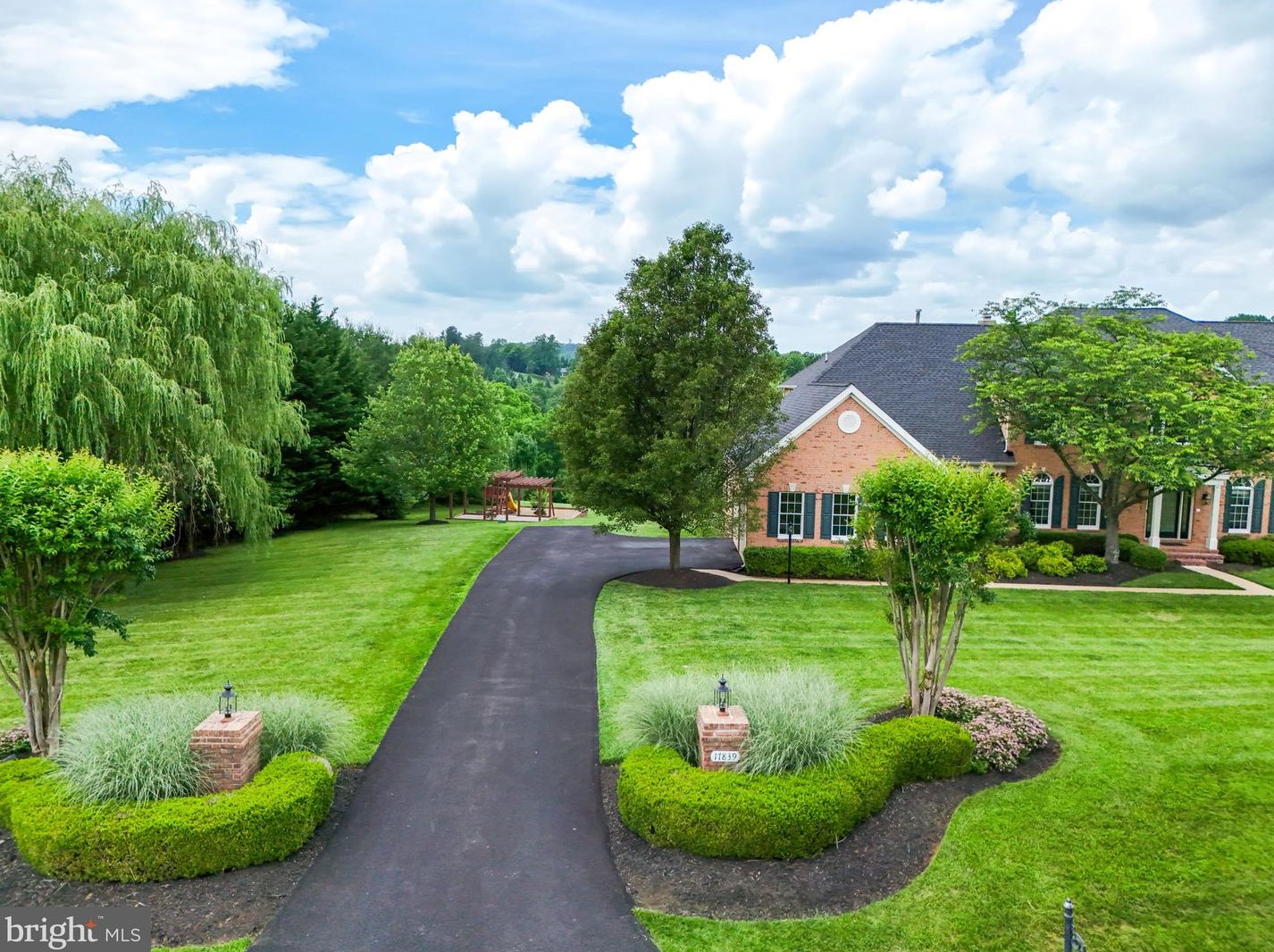 17839 Tobermory Pl, Leesburg VA 20175-7057 exterior