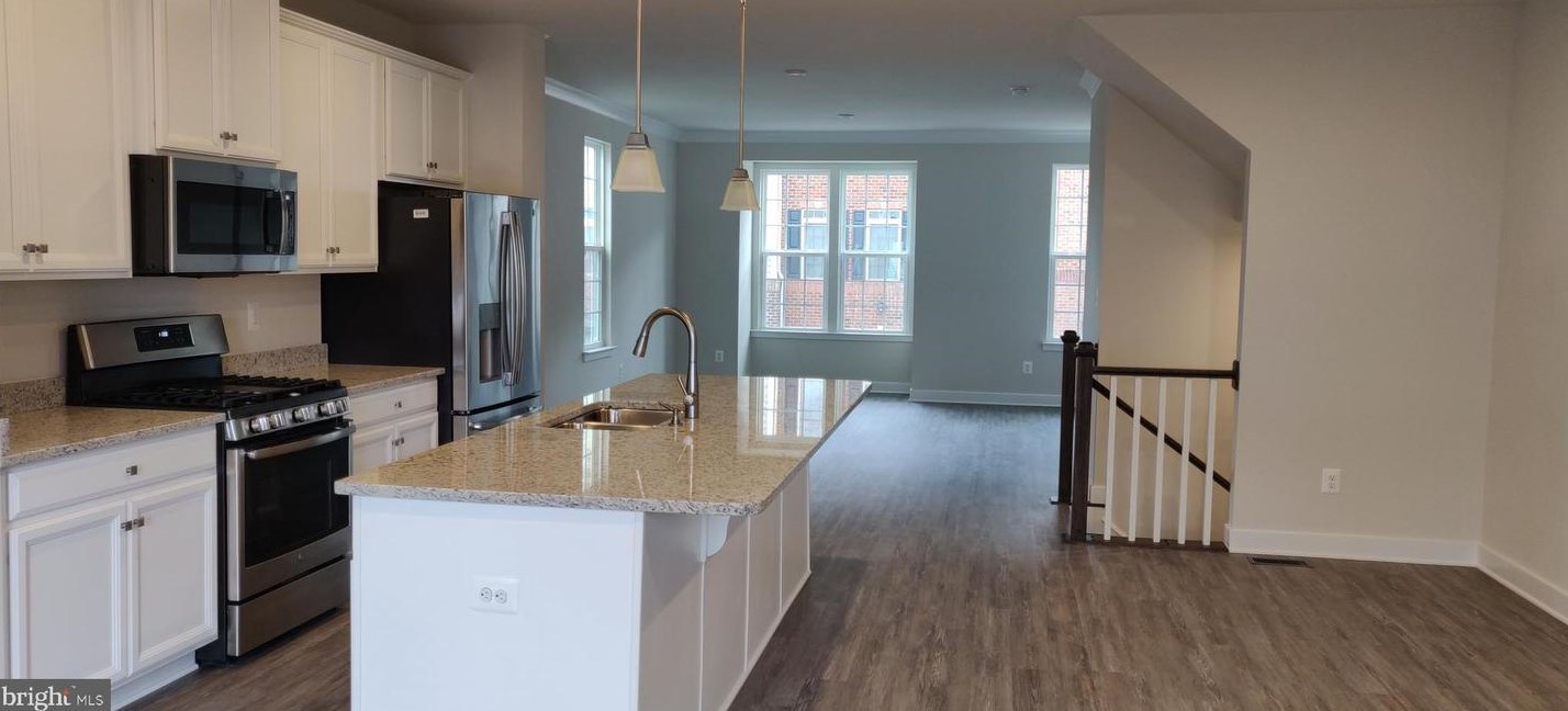 42684 Burbank Ter, Sterling VA  20166 exterior