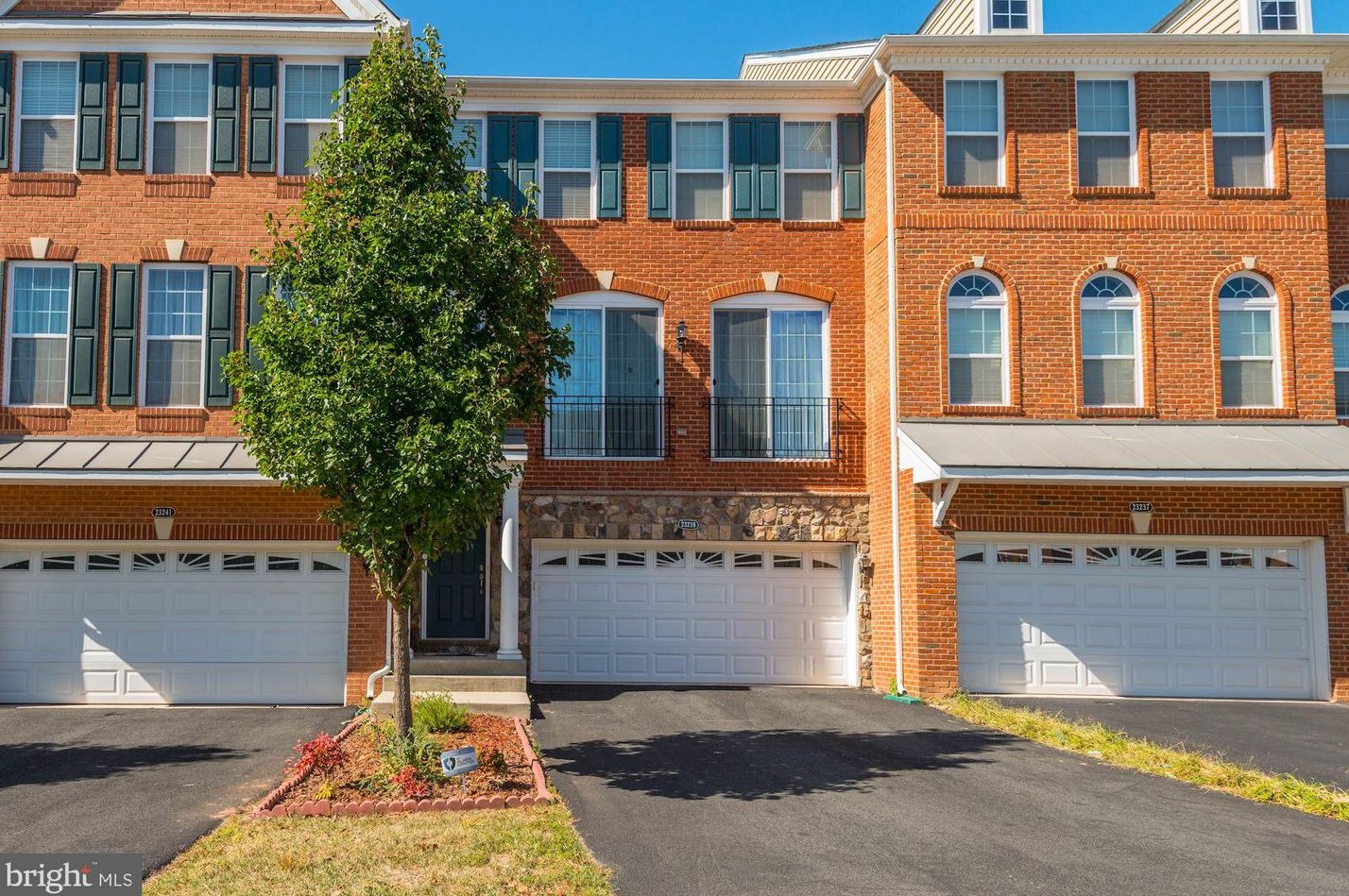 23239 Hanworth St, Ashburn, VA 20148-7084