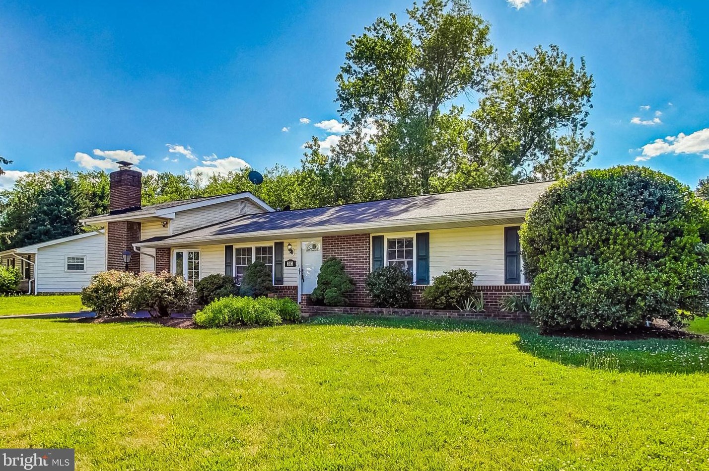 303 E Gordon St, Dulles, VA 20164