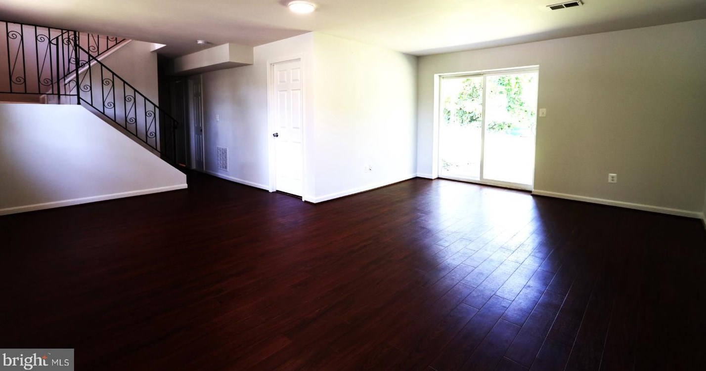 207 N Cameron St, Dulles, VA 20164