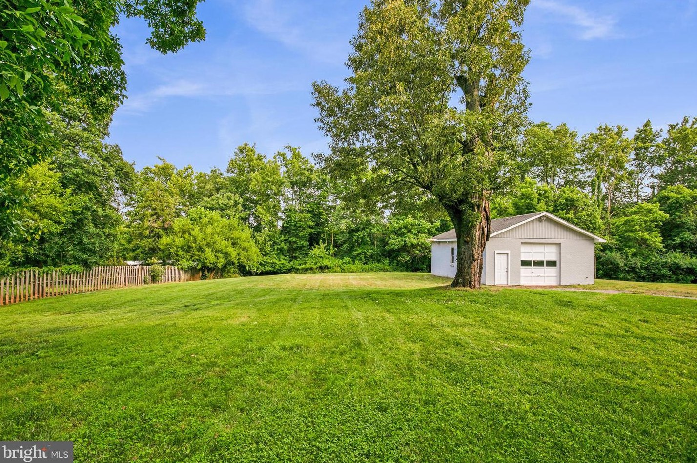 110 Lakeland Dr, Dulles, VA 20164