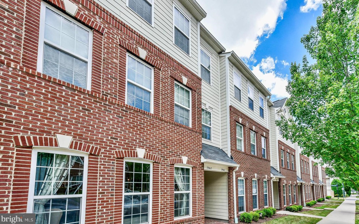 19463 Promenade Dr, Leesburg, VA 20176