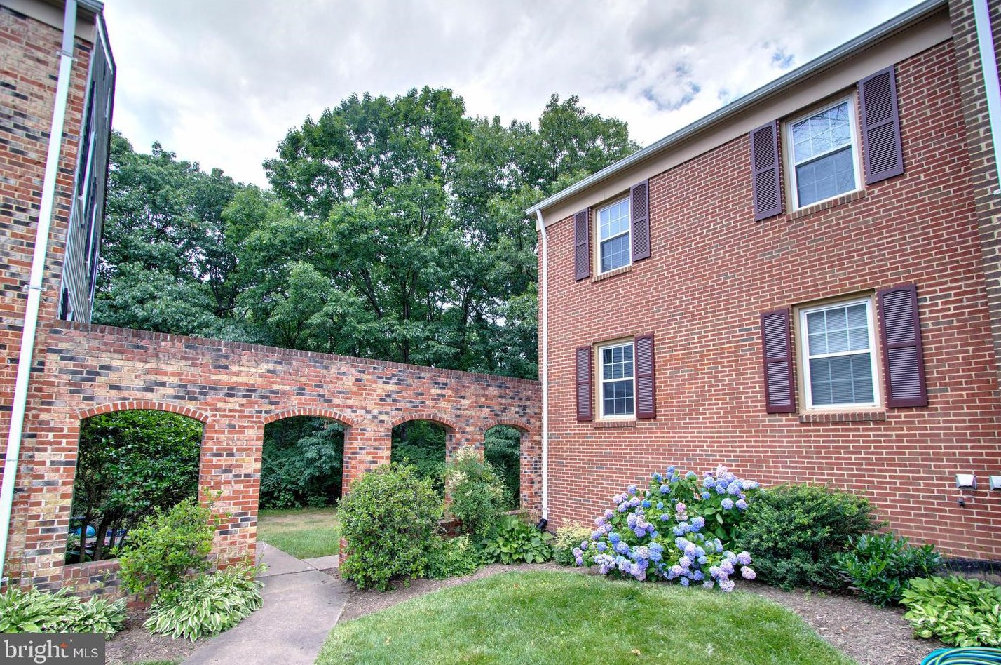 1058 Tottenham Ct, Dulles, VA 20164