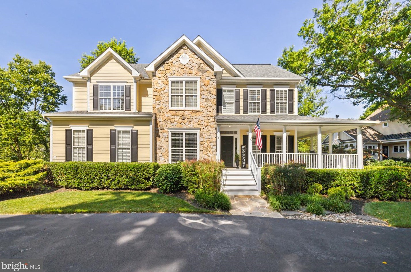 8 N Locust St, Round Hill, VA 20141