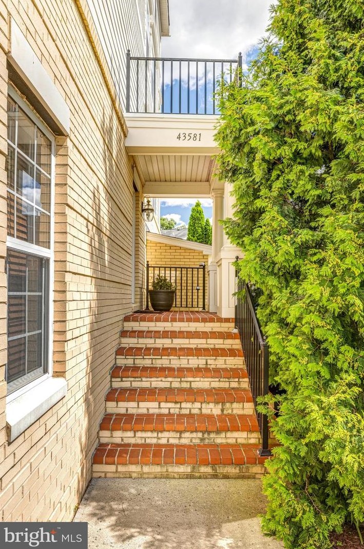 43581 Mcdowell Sq, Leesburg, VA 20176