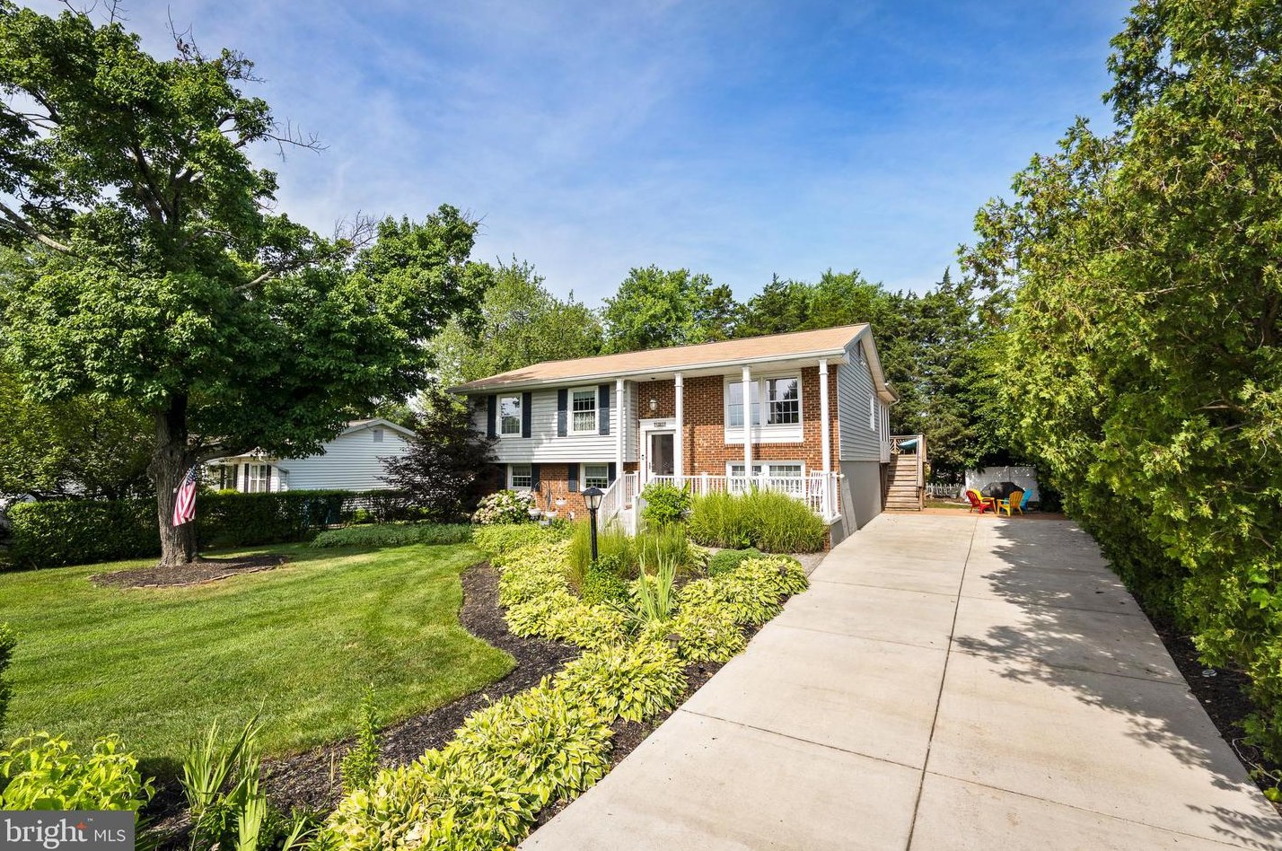 505 S Maple Ct, Dulles, VA 20164