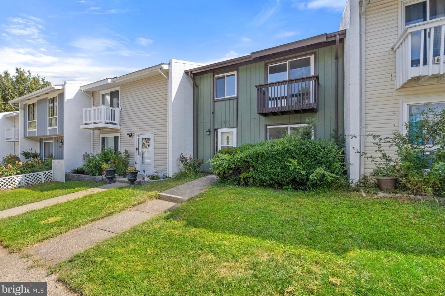 32 Simeon Ln, Dulles VA  20164-1372 exterior