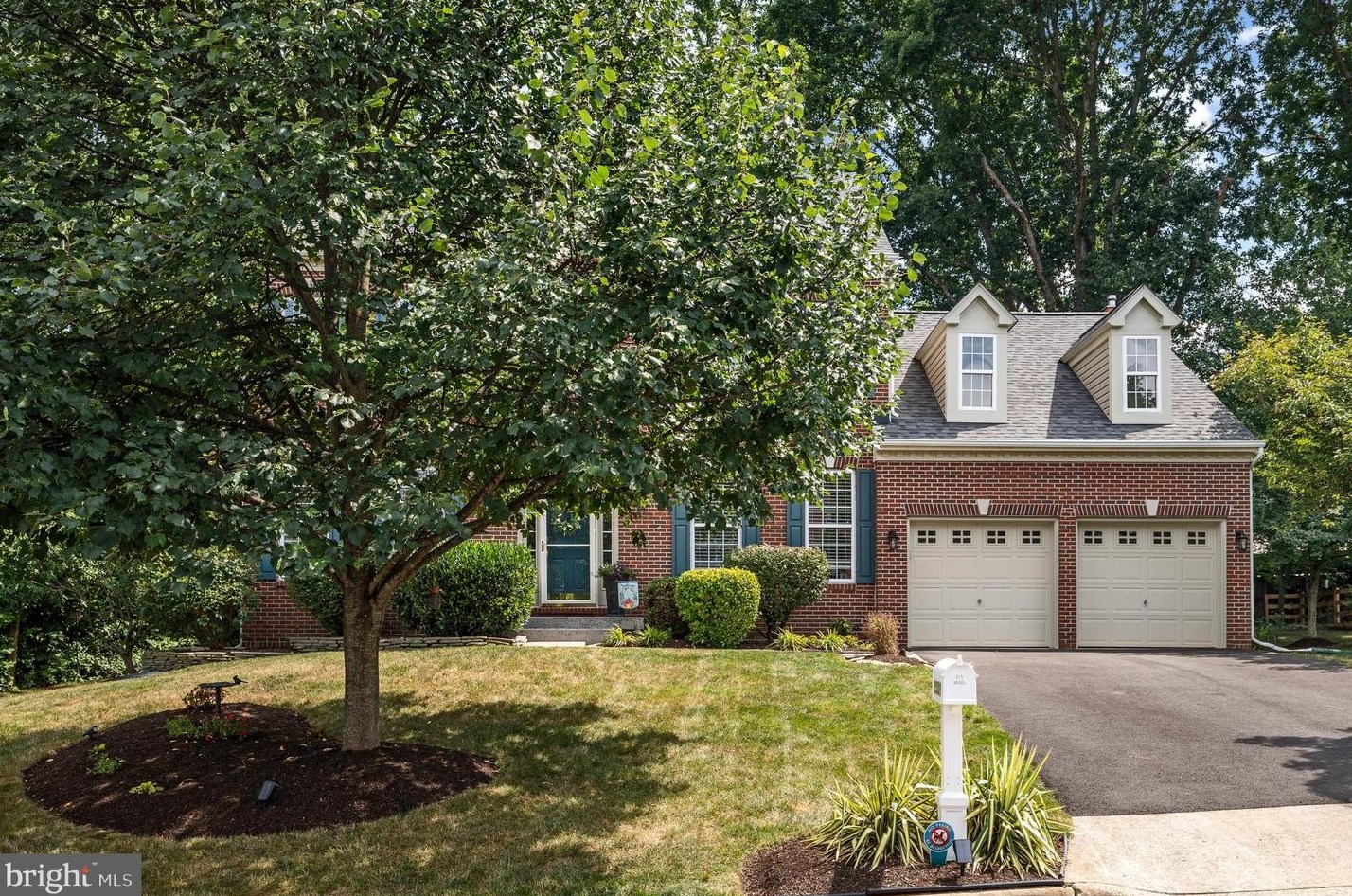 35509 Collington Dr, Round Hill, VA 20141