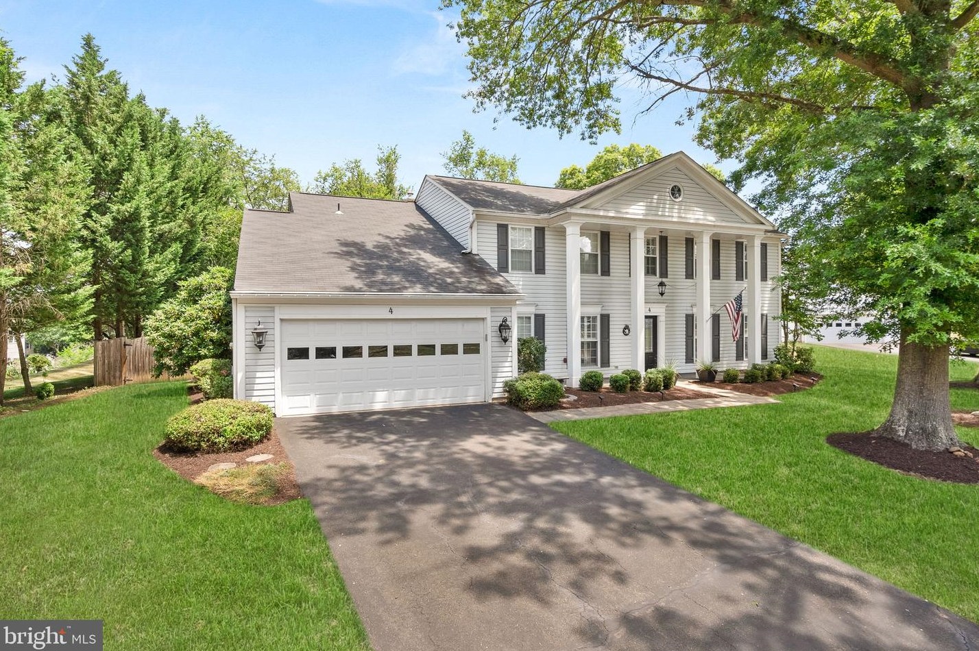 4 Moss Rd, Sterling, VA 20165