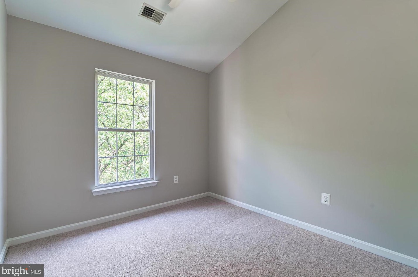 22017 Box Car Sq, Dulles VA  20166-3044 exterior