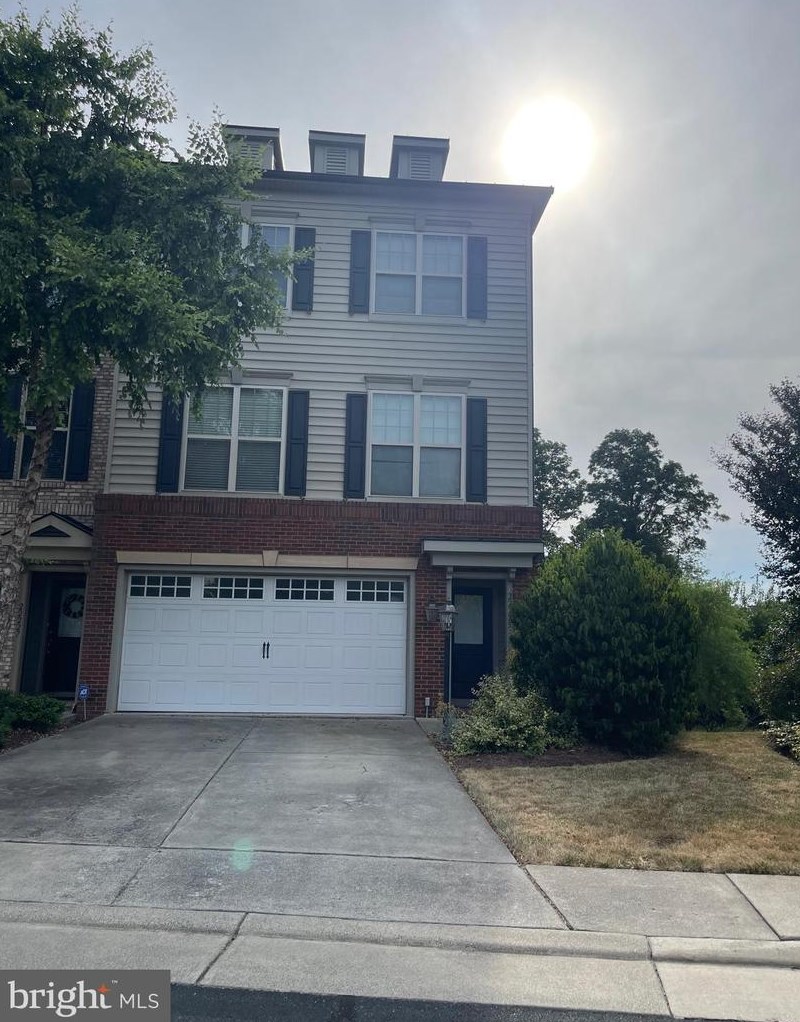 22225 Falling Ter, Ashburn VA  20148-6776 exterior