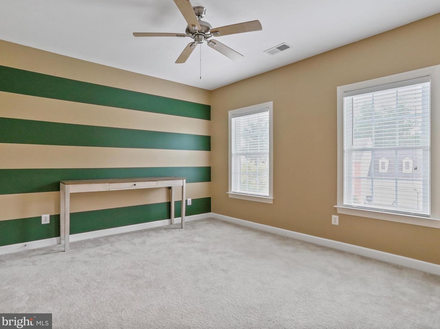 40594 Banshee Dr, Leesburg VA 20175-7514 exterior