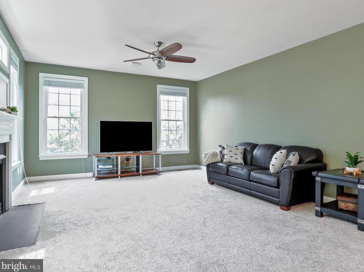 40594 Banshee Dr, Leesburg VA 20175-7514 exterior