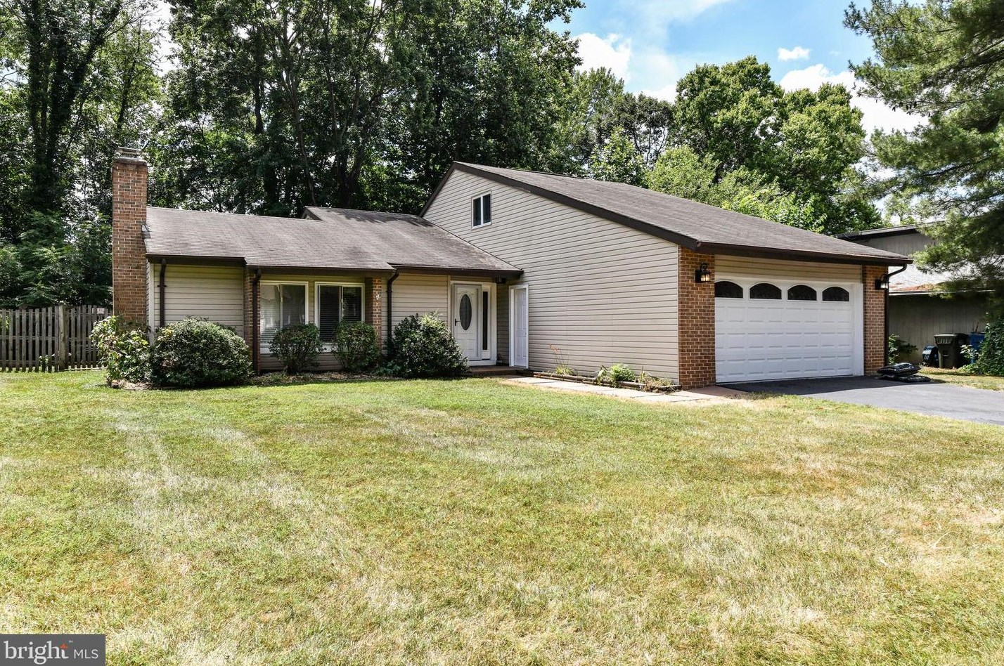 13 Crescent Ct, Dulles, VA 20164
