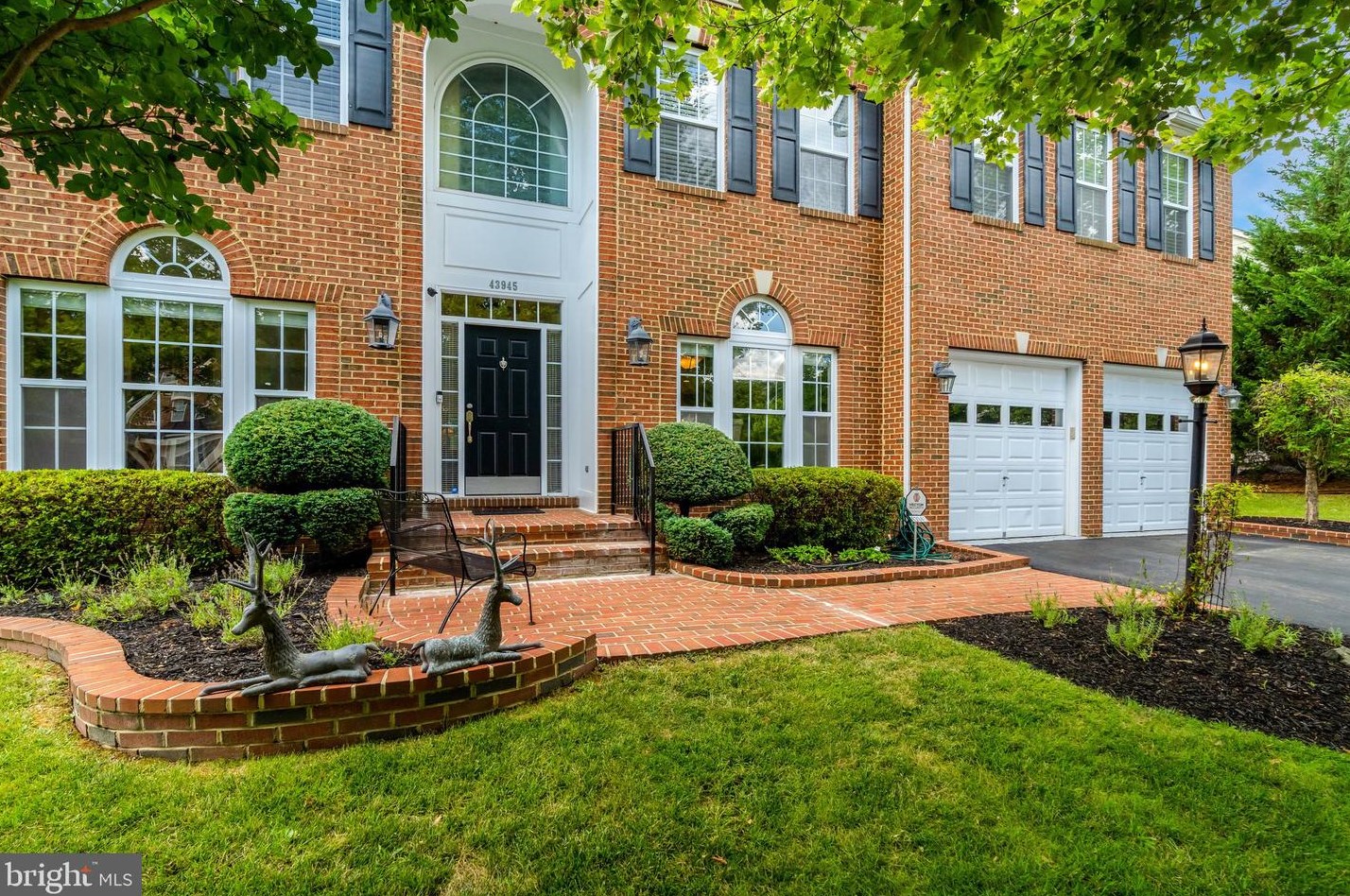 43945 Riverpoint Dr, Leesburg, VA 20176