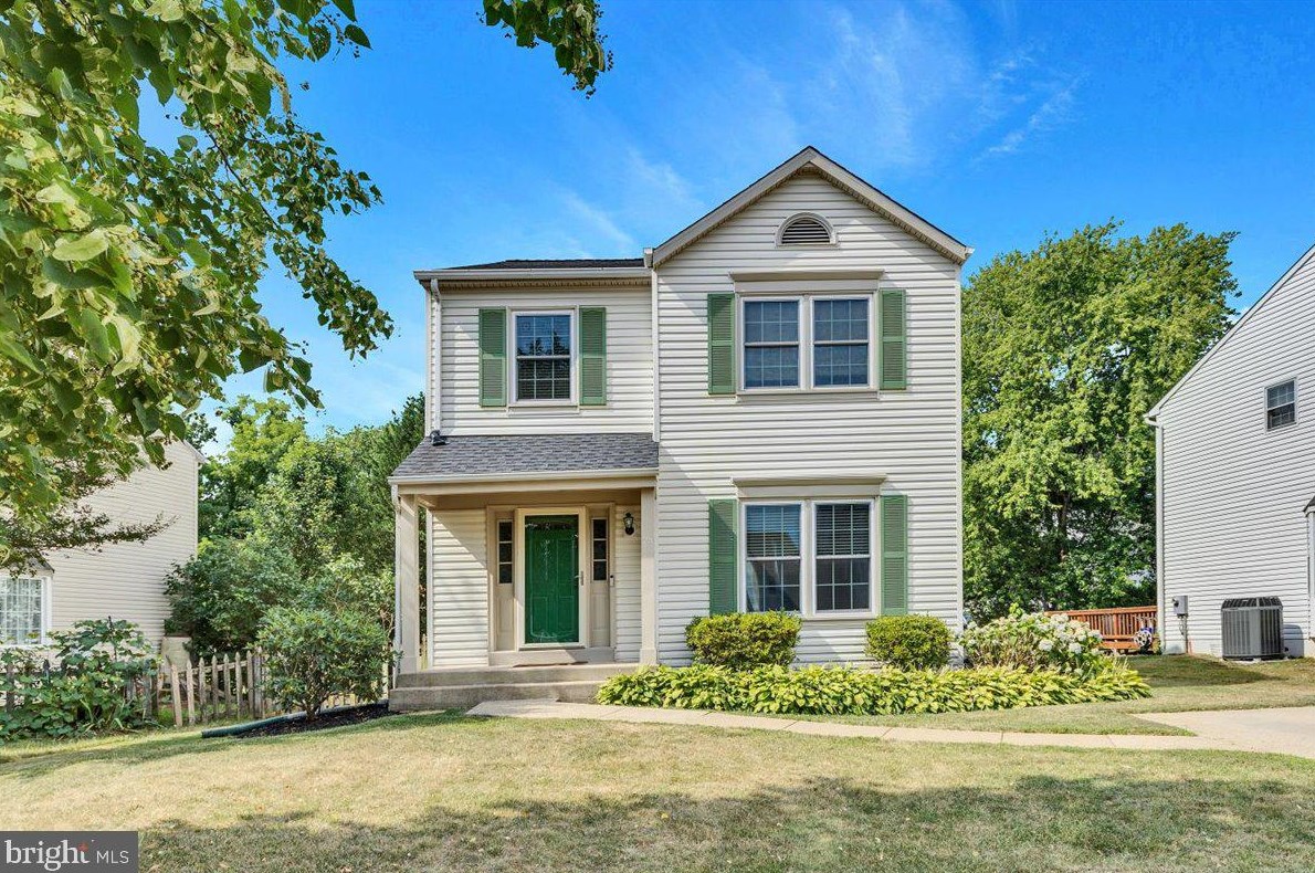 23 Mcpherson Cir, Sterling, VA 20165