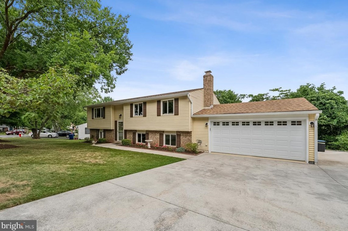 141 Magnolia Rd, Dulles, VA 20164