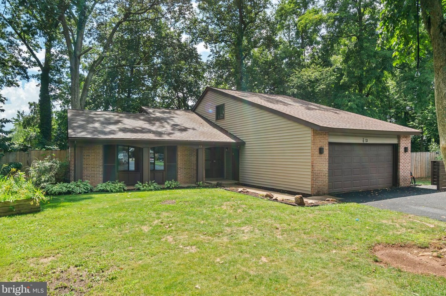13 Westgate Ct, Dulles, VA 20164