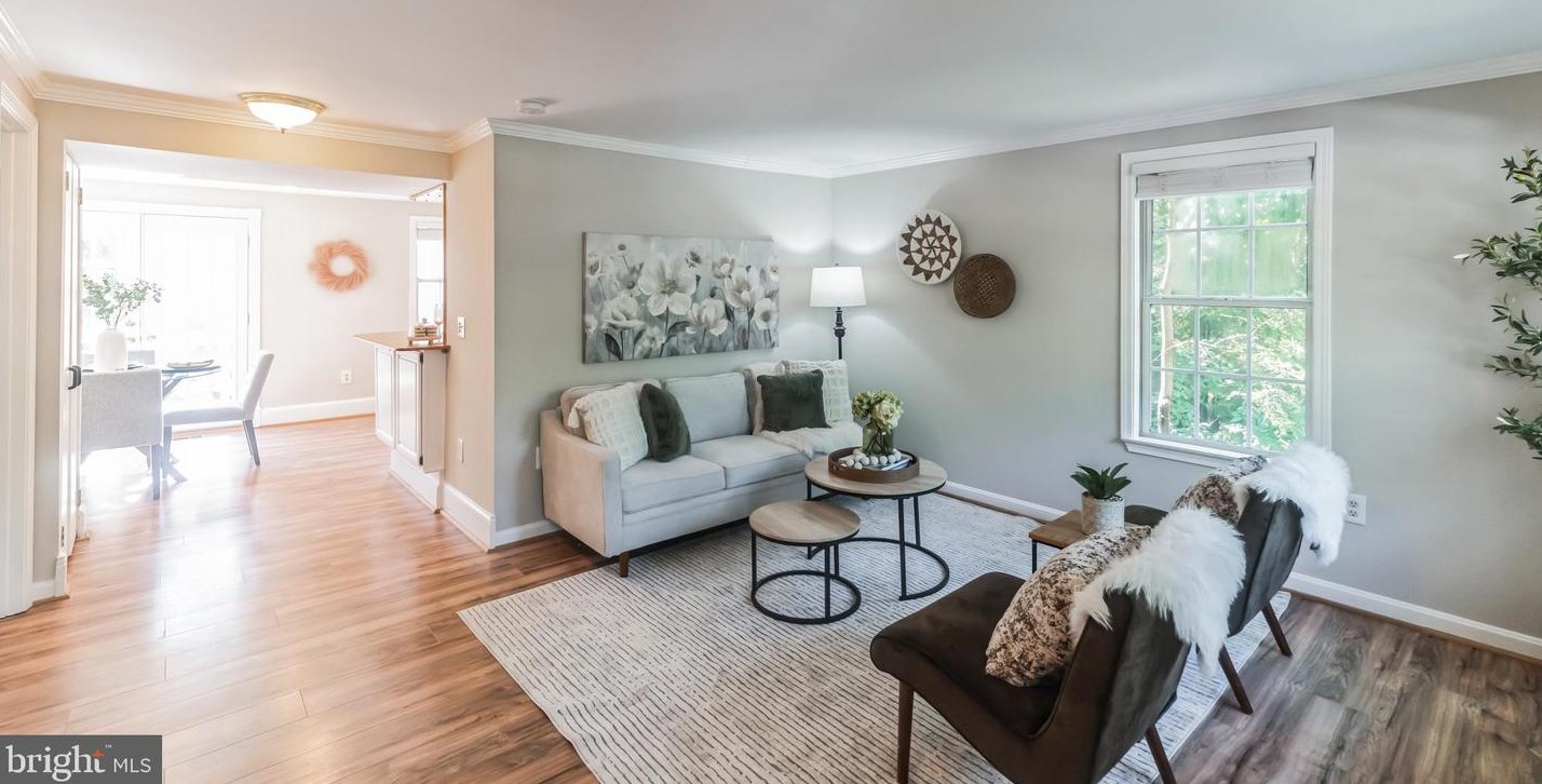 11 Palmer Ct, Dulles, VA 20165