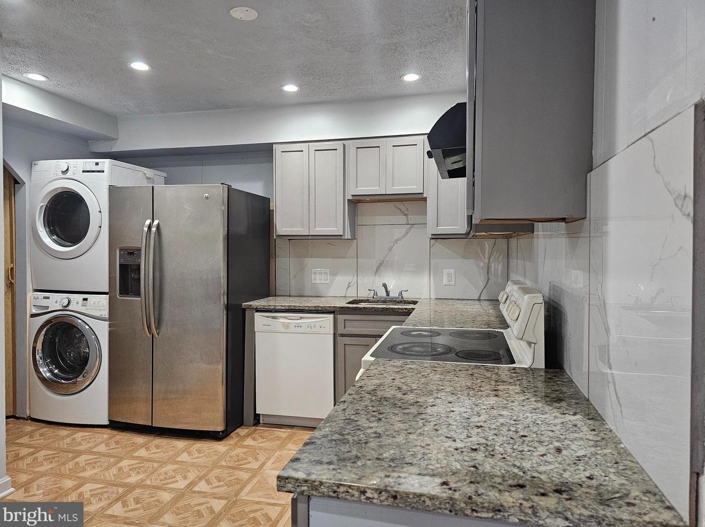 108 E Cornell Dr, Dulles, VA 20164