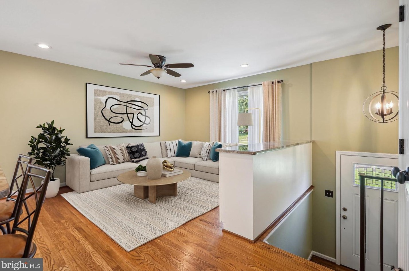 202 W Maple Ave, Dulles, VA 20164
