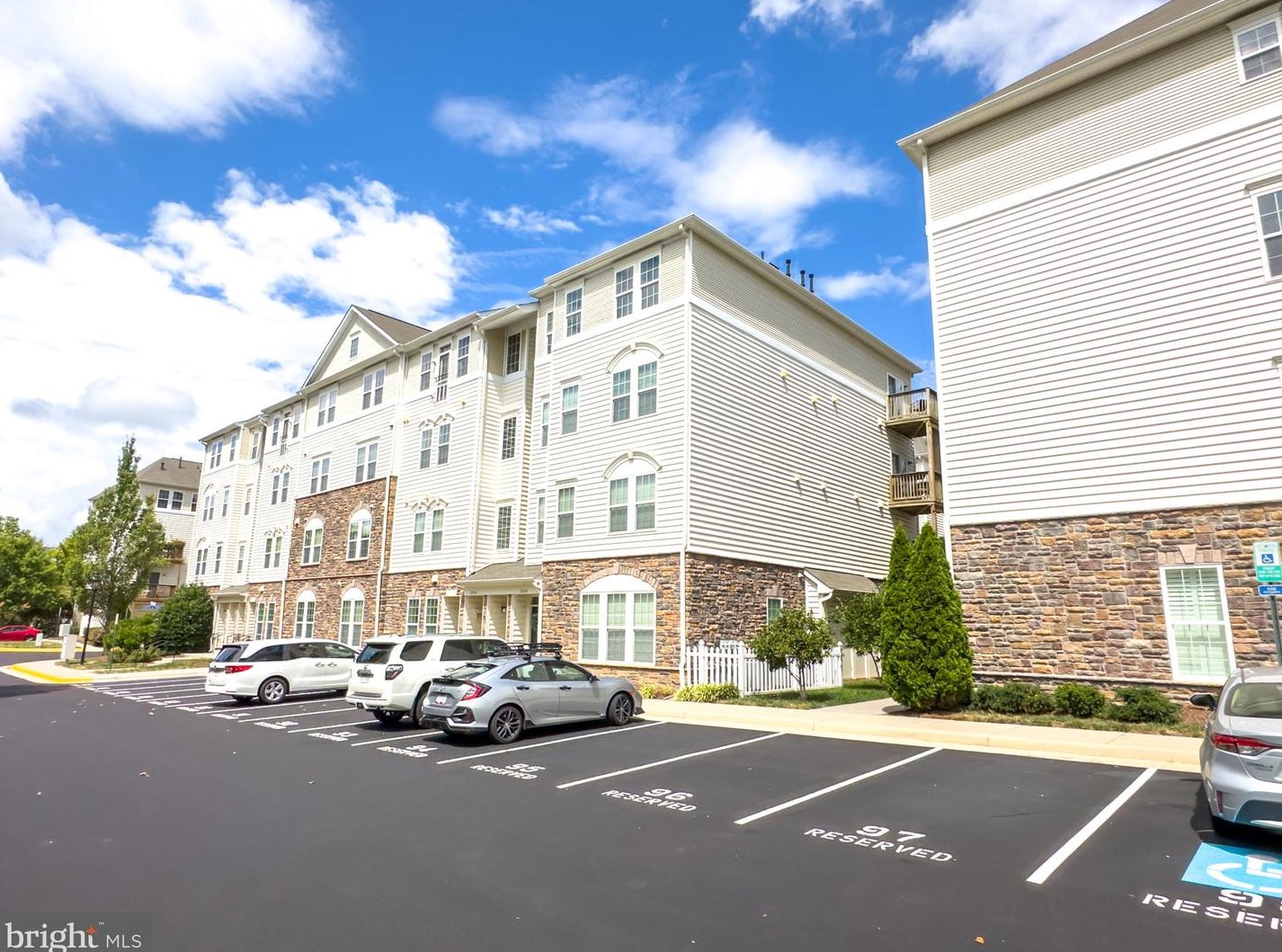 42245 San Juan Terrace #302, Stone Ridge, VA 20105