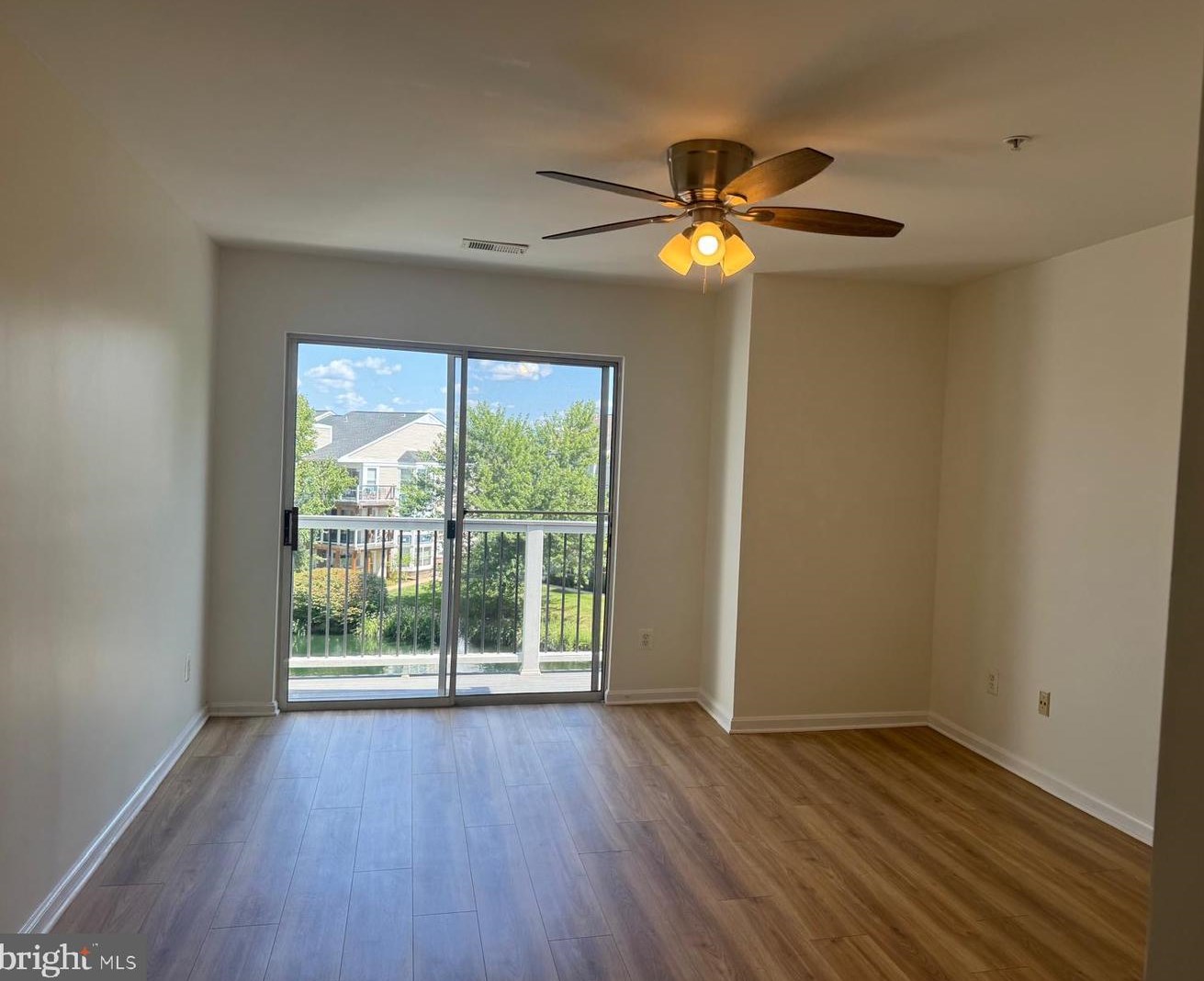 44098 Natalie Ter Apt 301, Ashburn, VA 20147