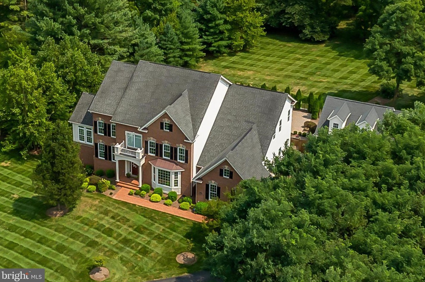 16146 Waterford Creek Cir, Hamilton, VA 20158