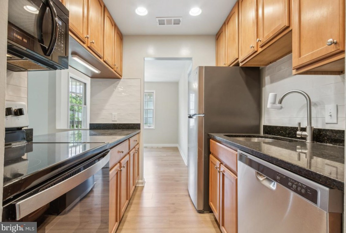 125 Westwick Ct #8, Dulles, VA 20165