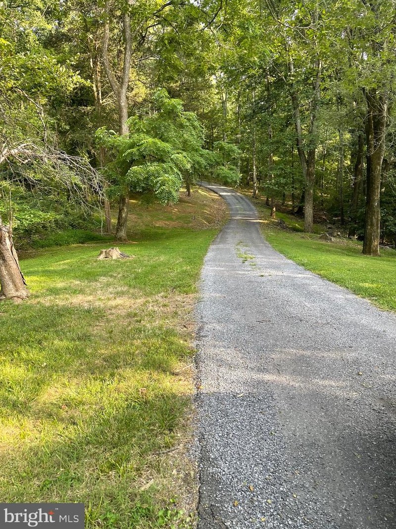 39233 Foxhill Rd, Leesburg, VA 20175