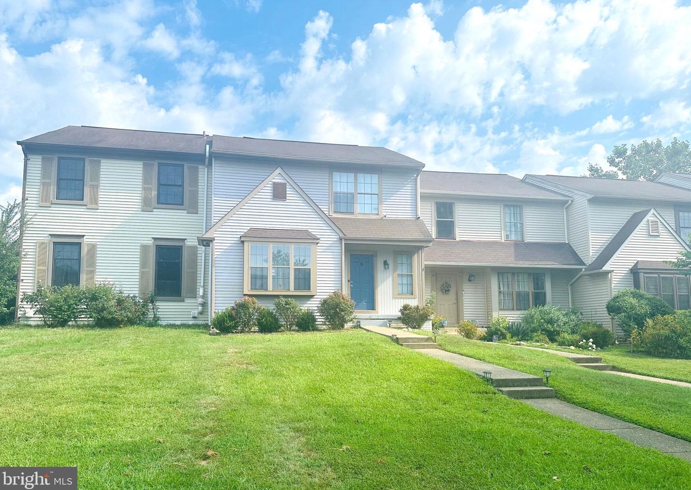 8 Haxall Ct, Sterling, VA 20165