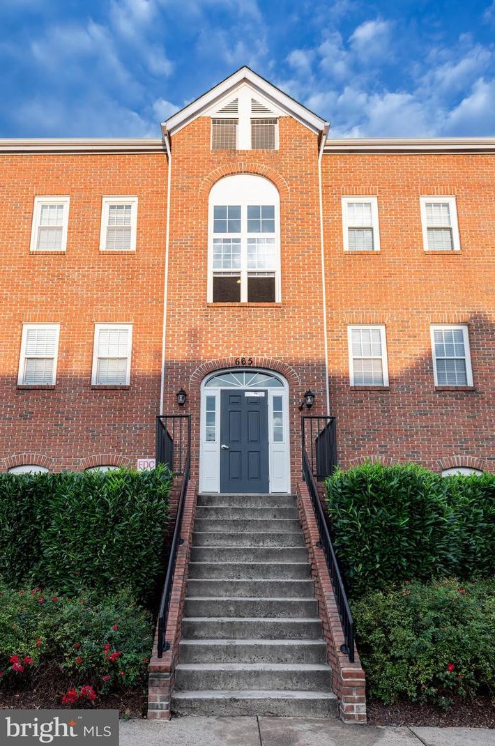 665 Constellation Sq, Leesburg, VA 20175-4076