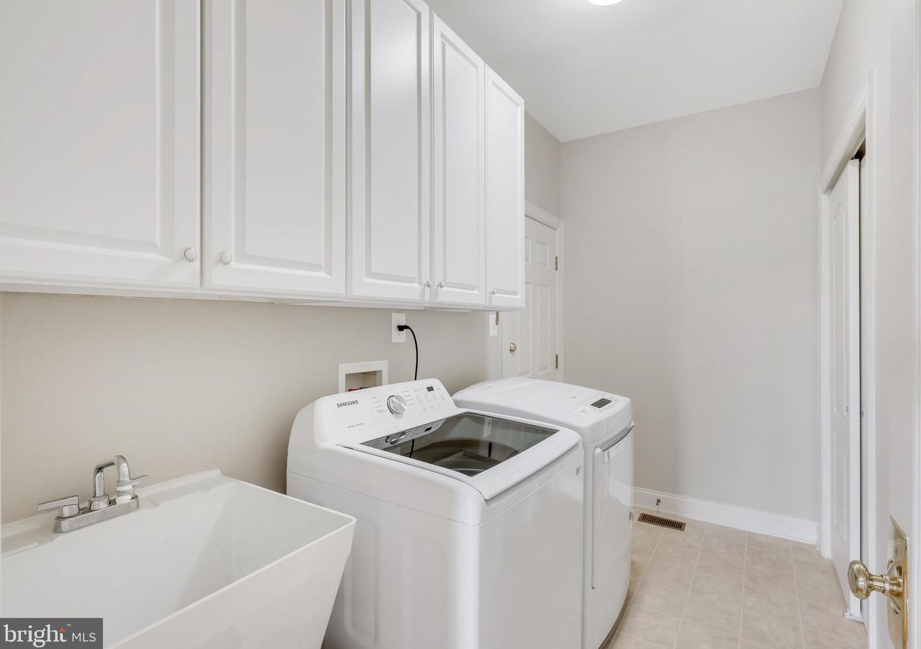 19951 Palmer Classic Pkwy, Ashburn VA  20147-5202 exterior