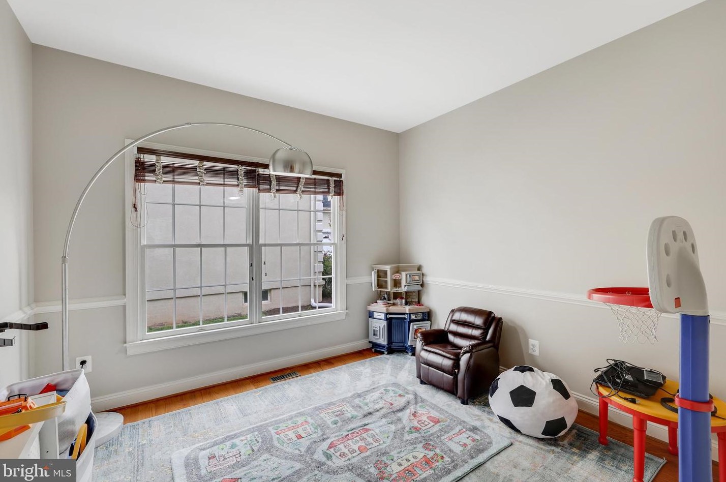 19951 Palmer Classic Pkwy, Ashburn VA  20147-5202 exterior