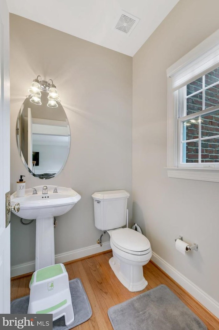 19951 Palmer Classic Pkwy, Ashburn VA  20147-5202 exterior