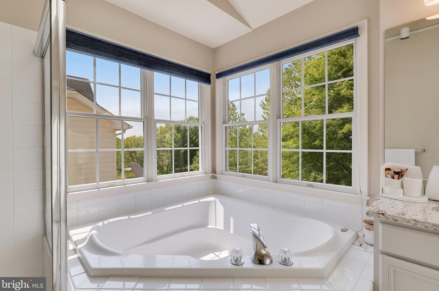 19951 Palmer Classic Pkwy, Ashburn VA  20147-5202 exterior