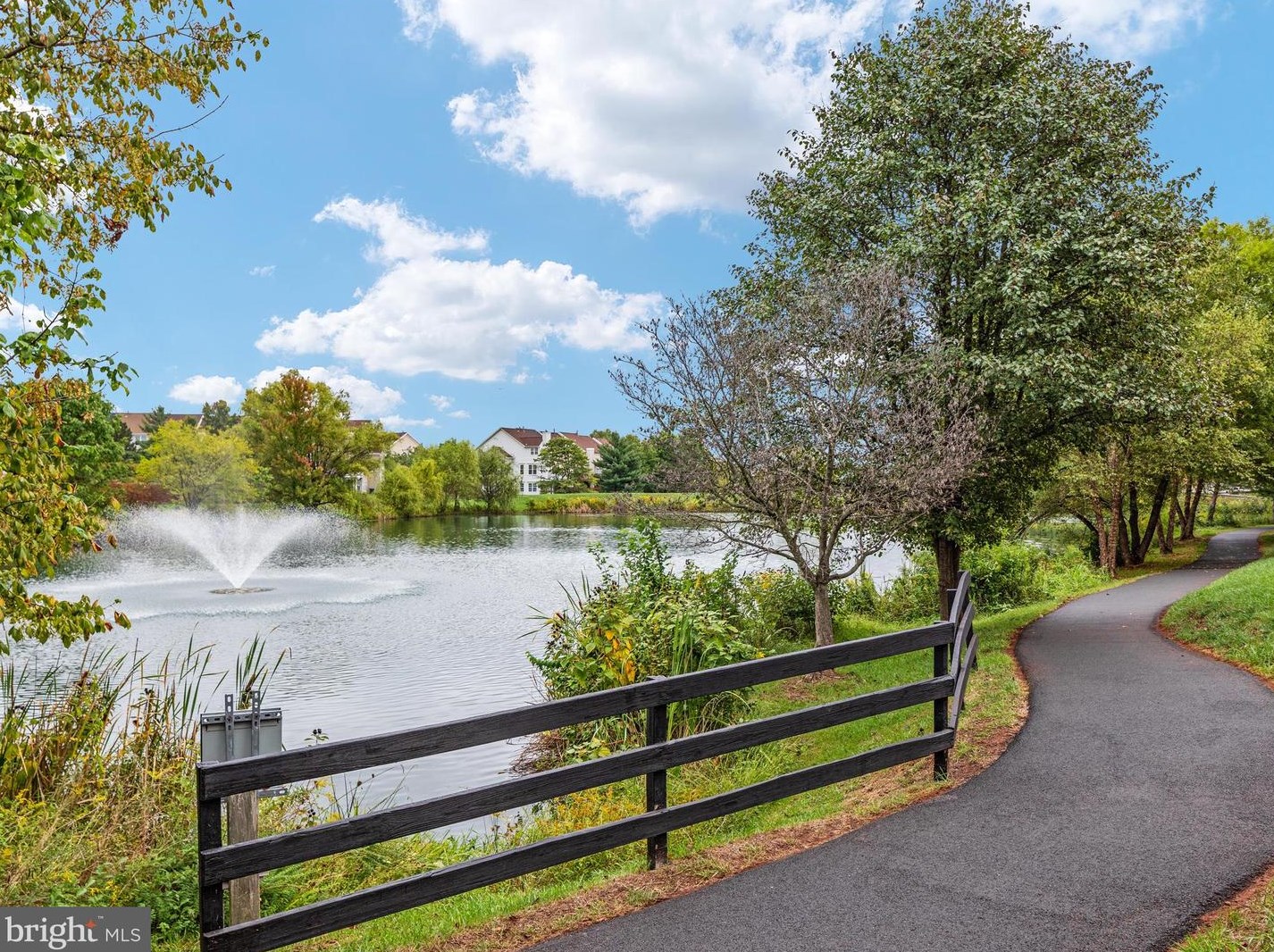 43992 Kings Arms Sq, Ashburn, VA 20147
