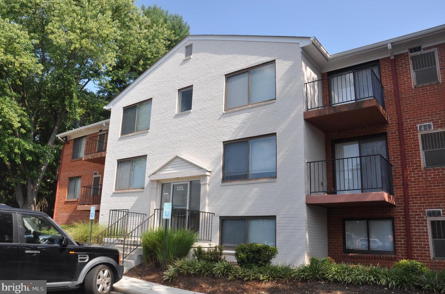 125-L Clubhouse Dr, Leesburg, VA 20175-4203