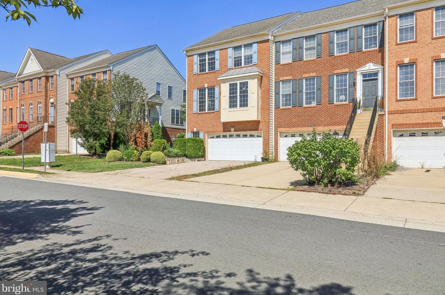 43696 Hamilton Chapel Ter, Ashburn, VA 20148-3136