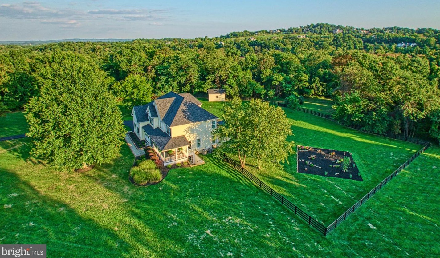 34923 Vintage Pl, Round Hill, VA 20141