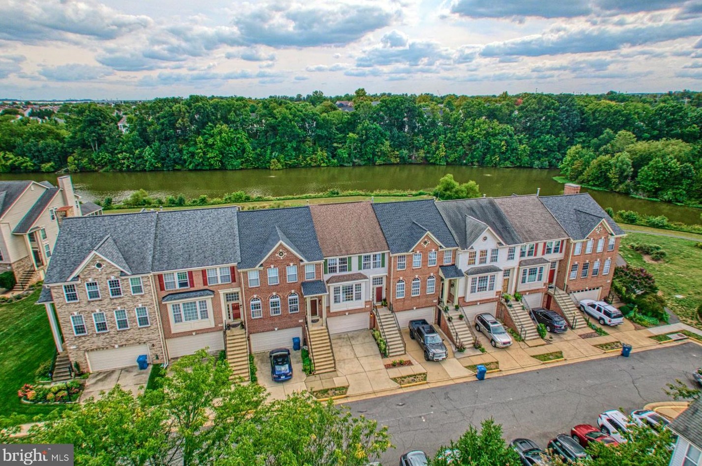 21095 Roaming Shores Ter, Ashburn, VA 20147-3210
