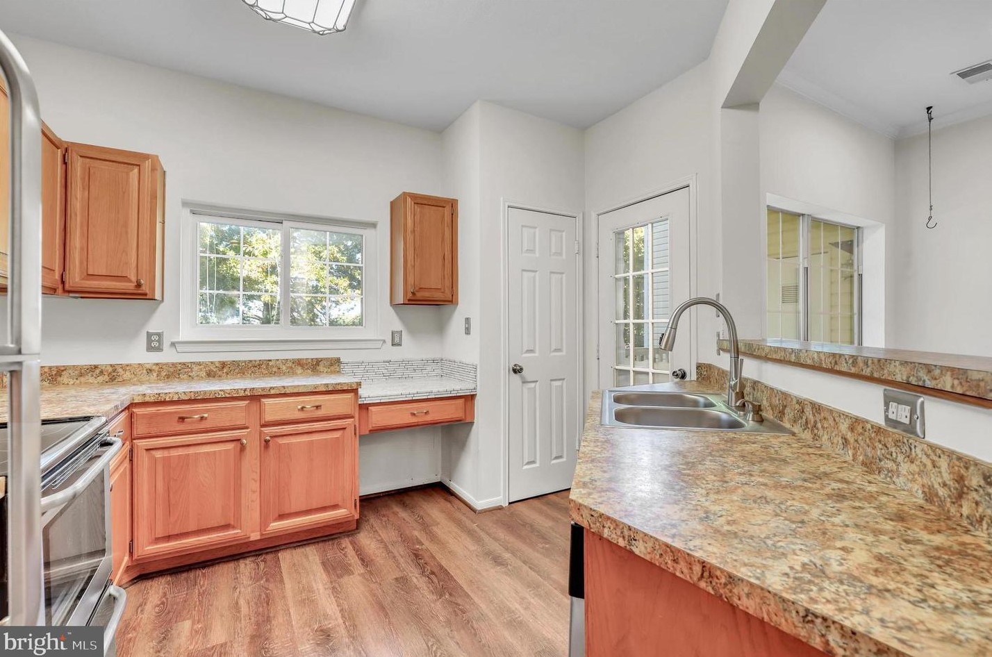 676 Gateway Dr, Leesburg, VA 20175-4055