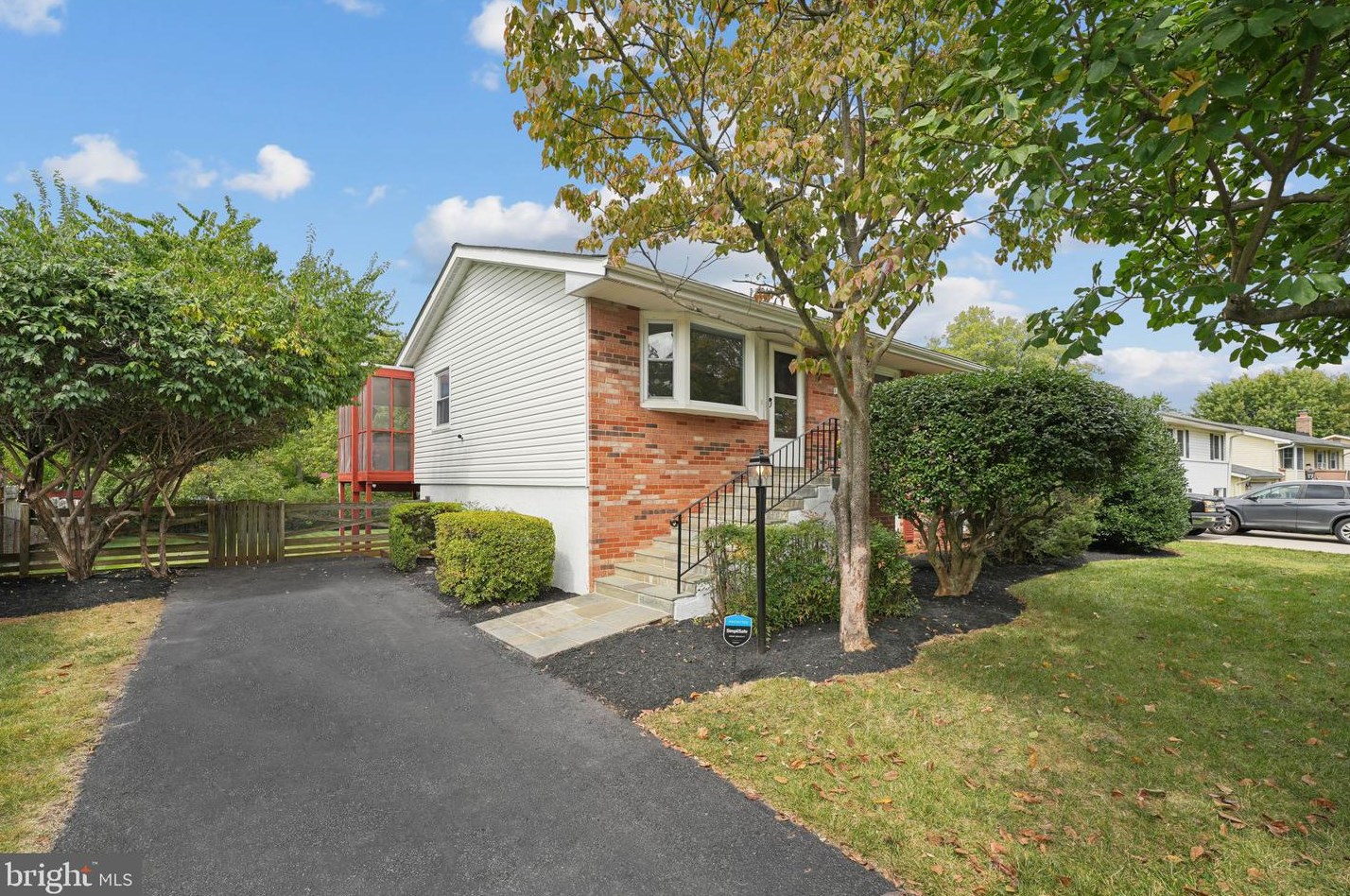 1103 S Culpeper Rd, Sterling, VA 20164