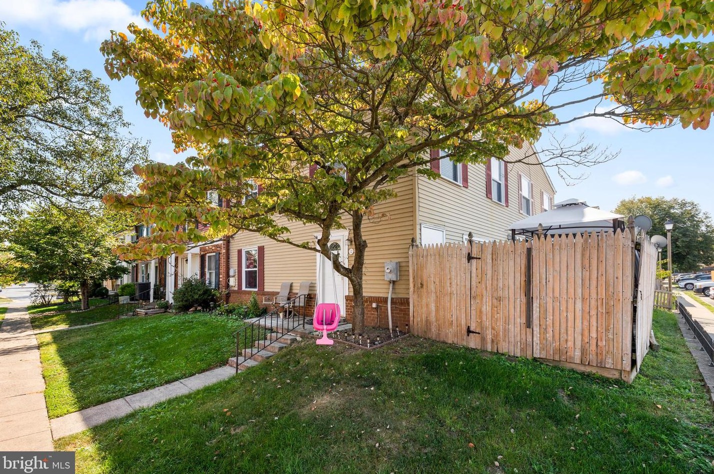 12 Adams Dr Ne, Leesburg, VA 20176
